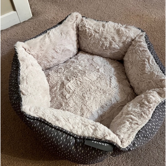 Fringe cat beds - Picture 3 of 8